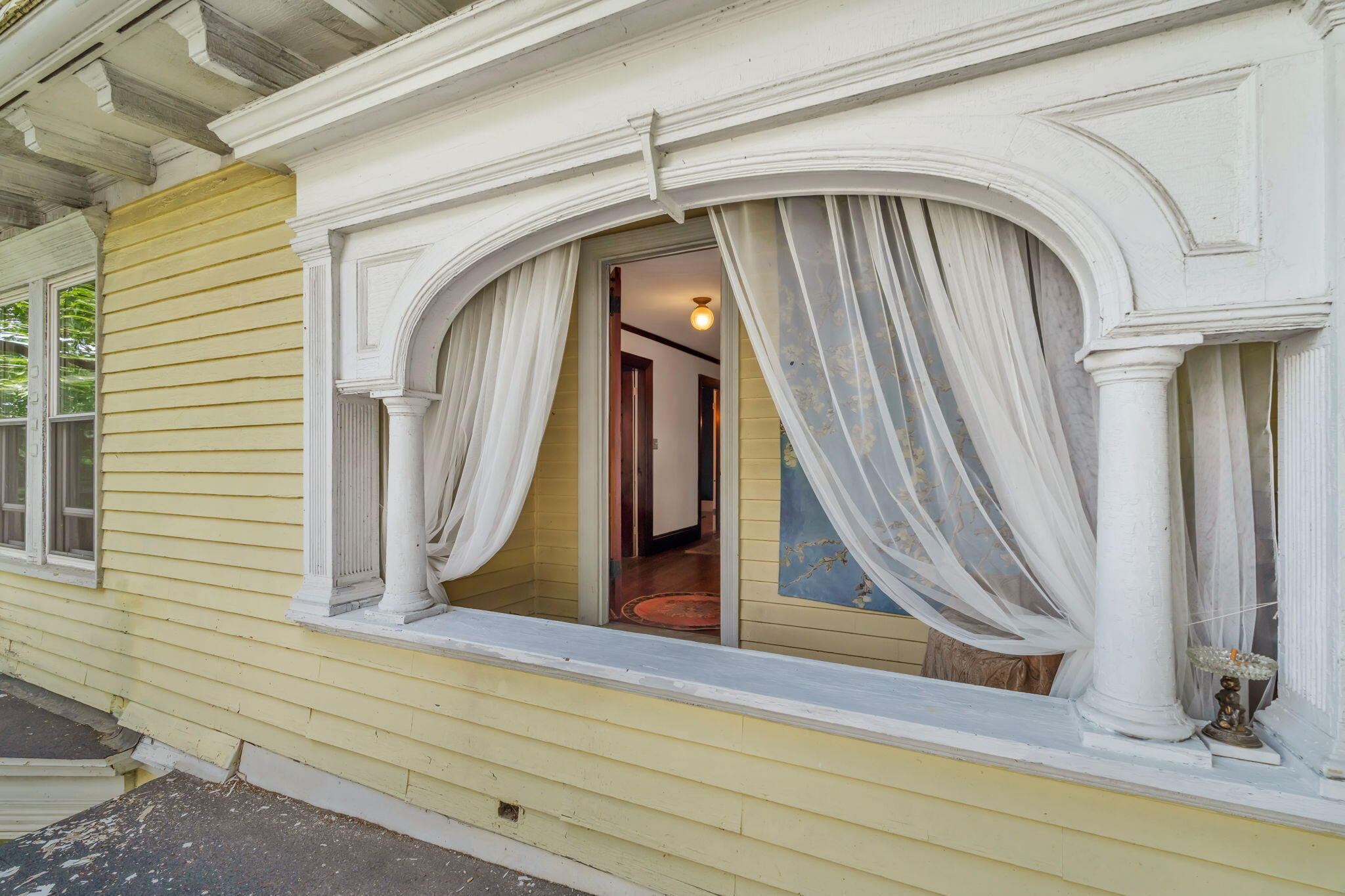 21 Laurel Avenue