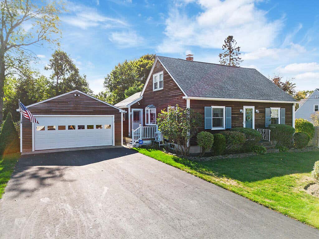 Photo of 3 Chester Avenue, Falmouth, ME 04105 (MLS # 1659480)