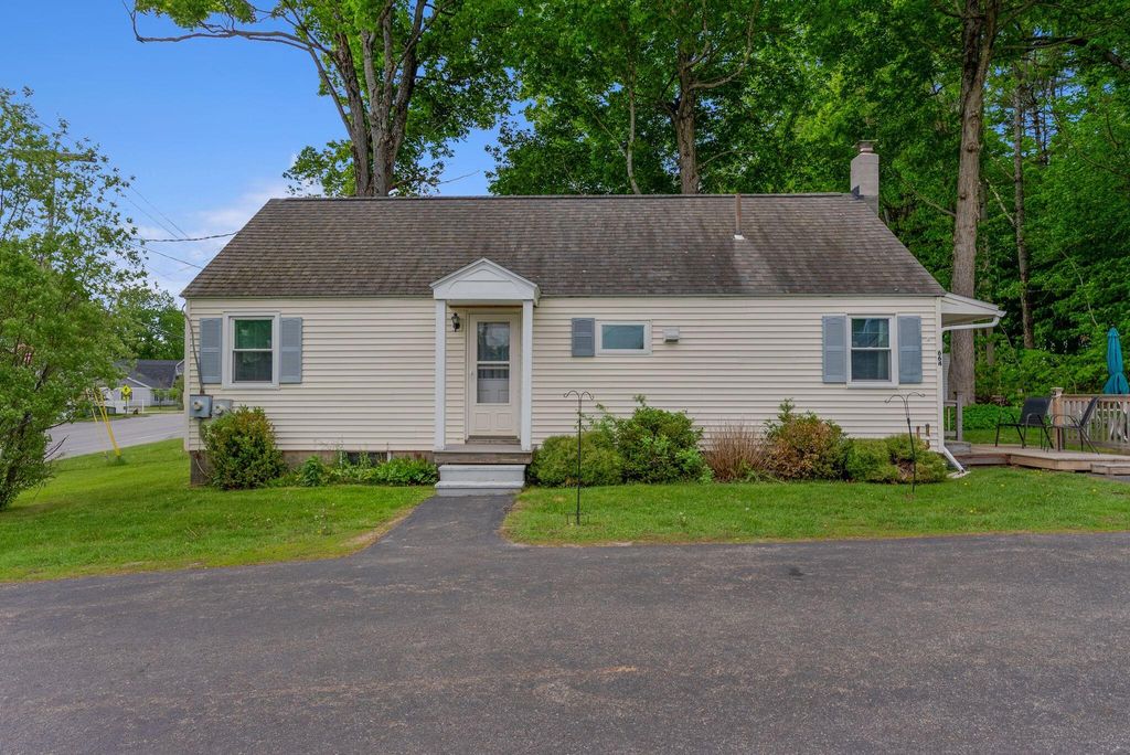Photo of 664 Maine Avenue, Farmingdale, ME 04344 (MLS # 1665004)