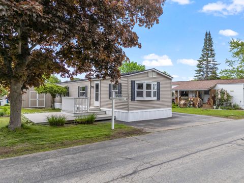 Photo of 113 Blackberry Place, Kittery, ME 03904 (MLS # 1664606)