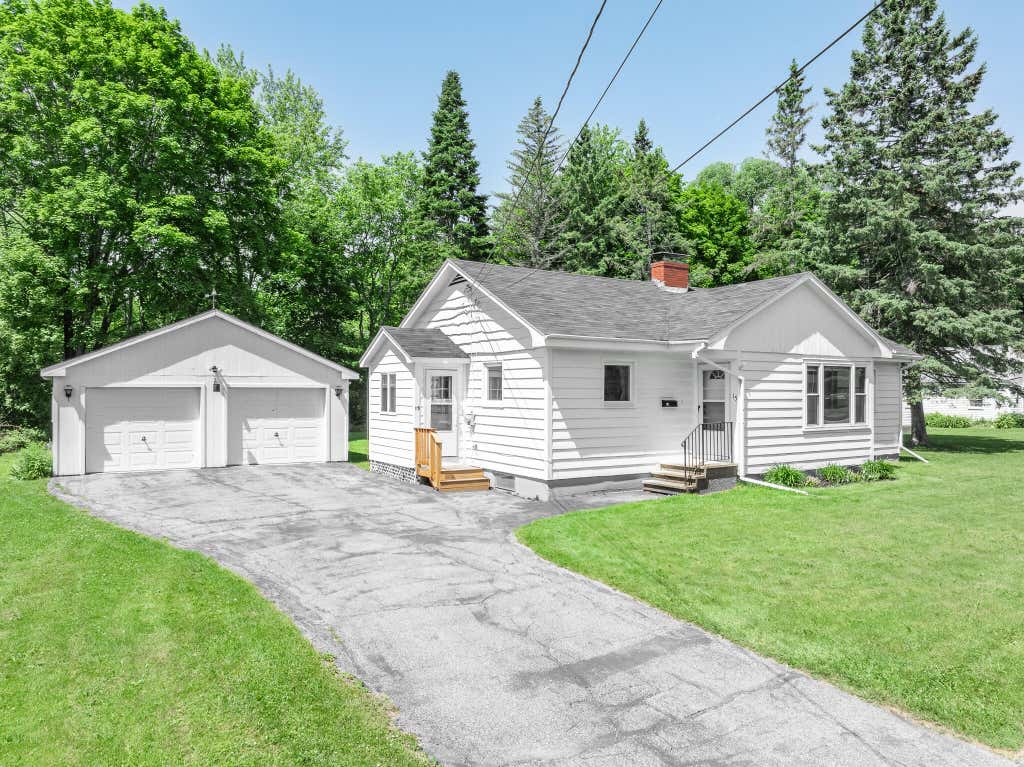Photo of 15 Parkway N, Brewer, ME 04412 (MLS # 1666873)