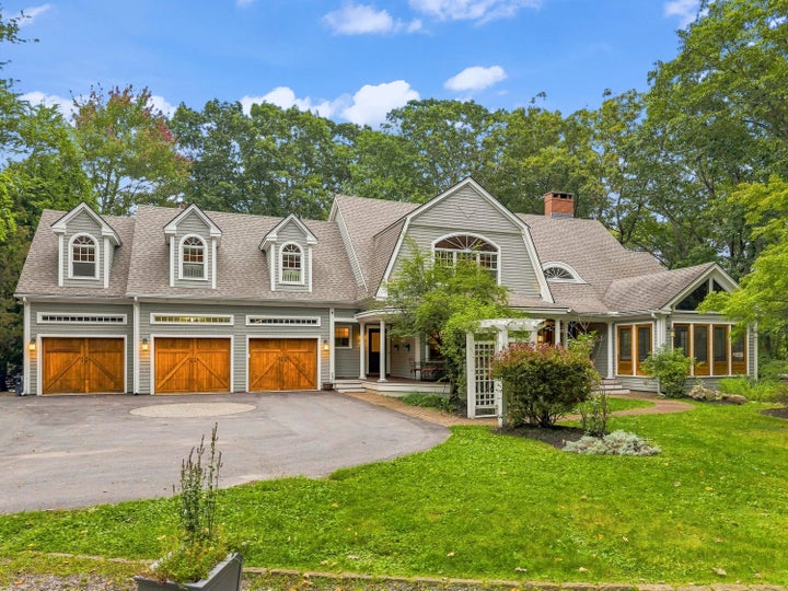 Welcome to 33 Stoneybrook Drive in Ogunquit