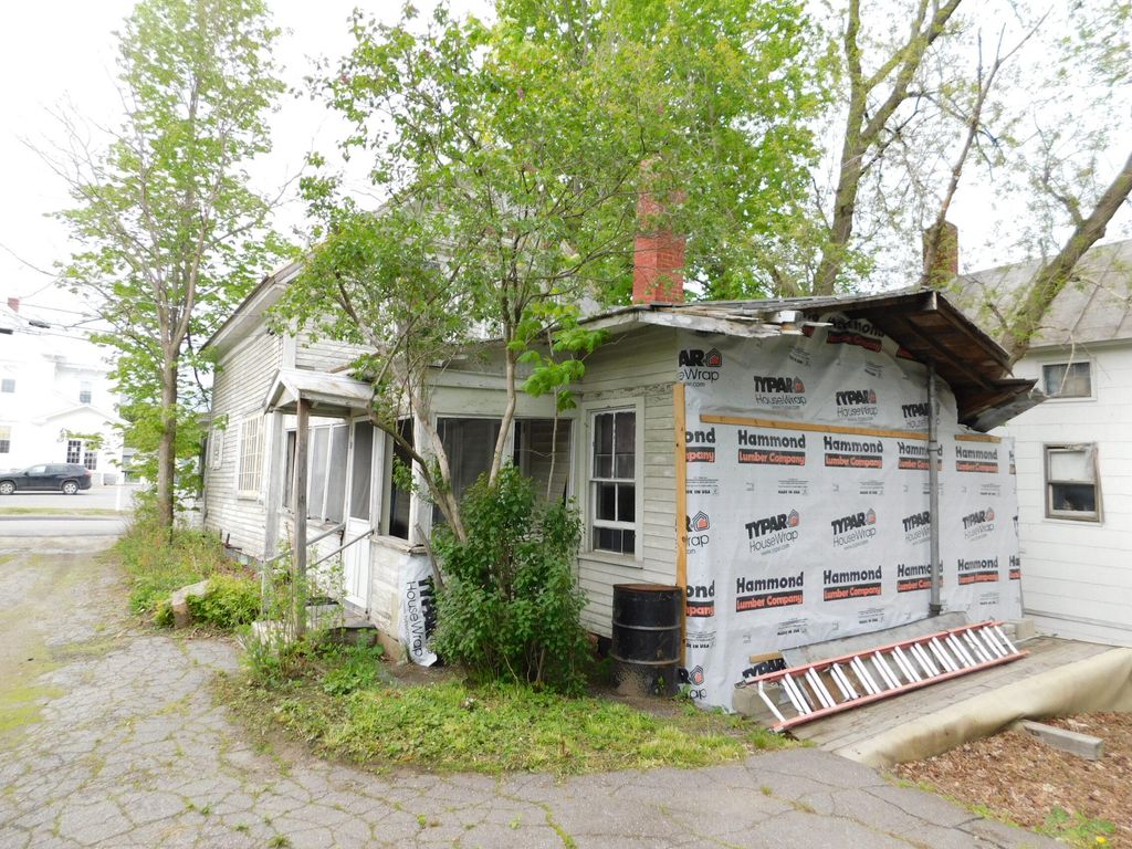 Photo of 25 Leavitt Street, Skowhegan, ME 04976 (MLS # 1663094)