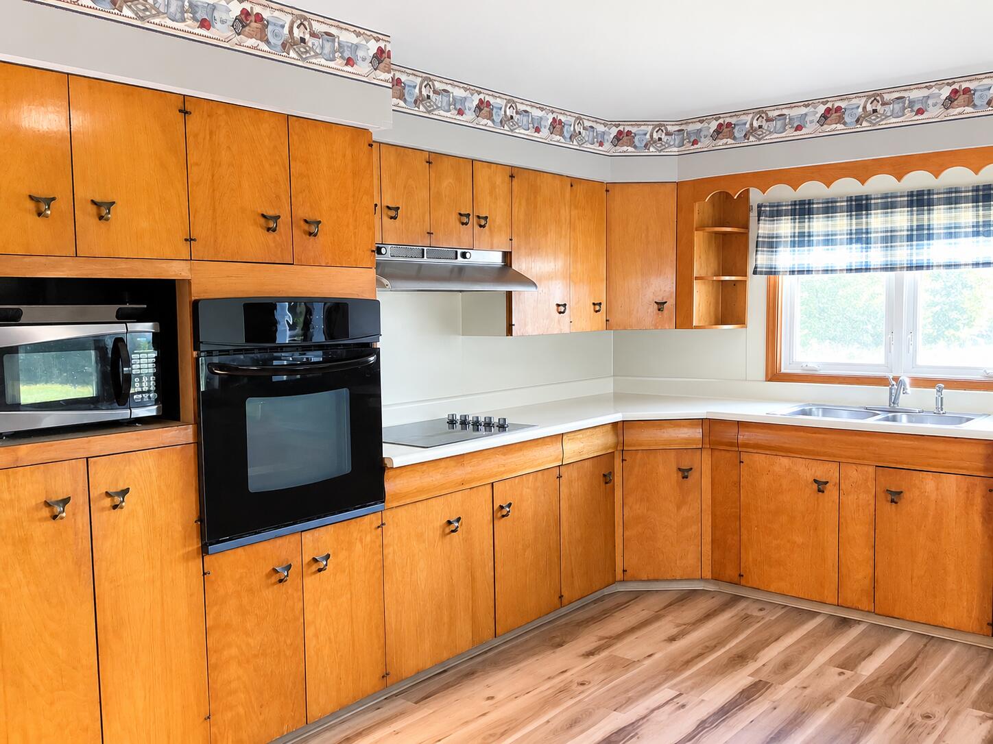 516 E Presque Isle Road
