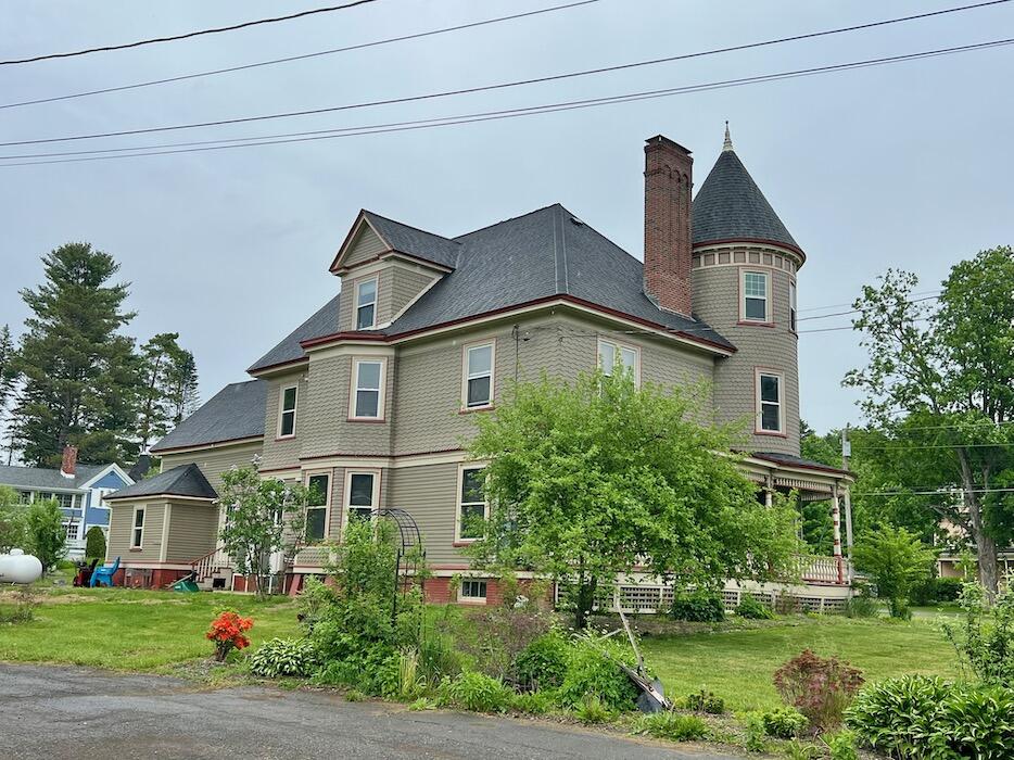 32 Pleasant Street