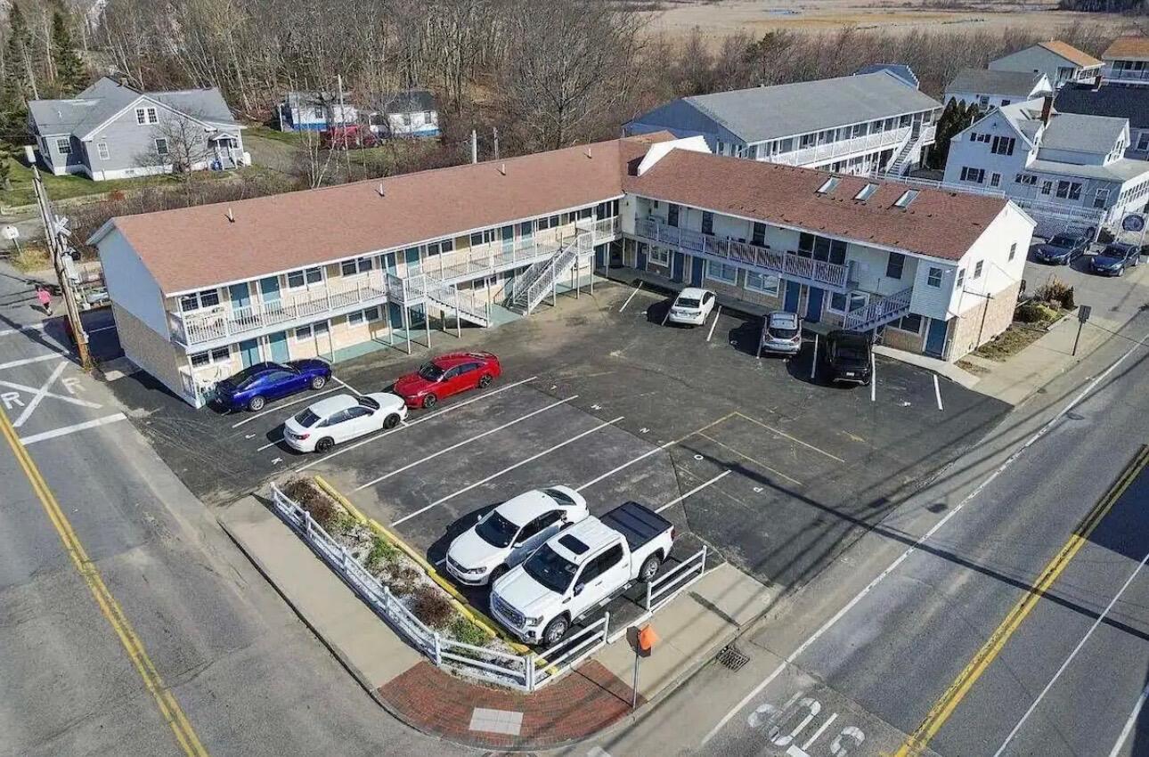 78 E Grand Avenue 110