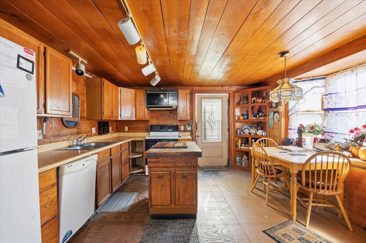 999 Sanford Road