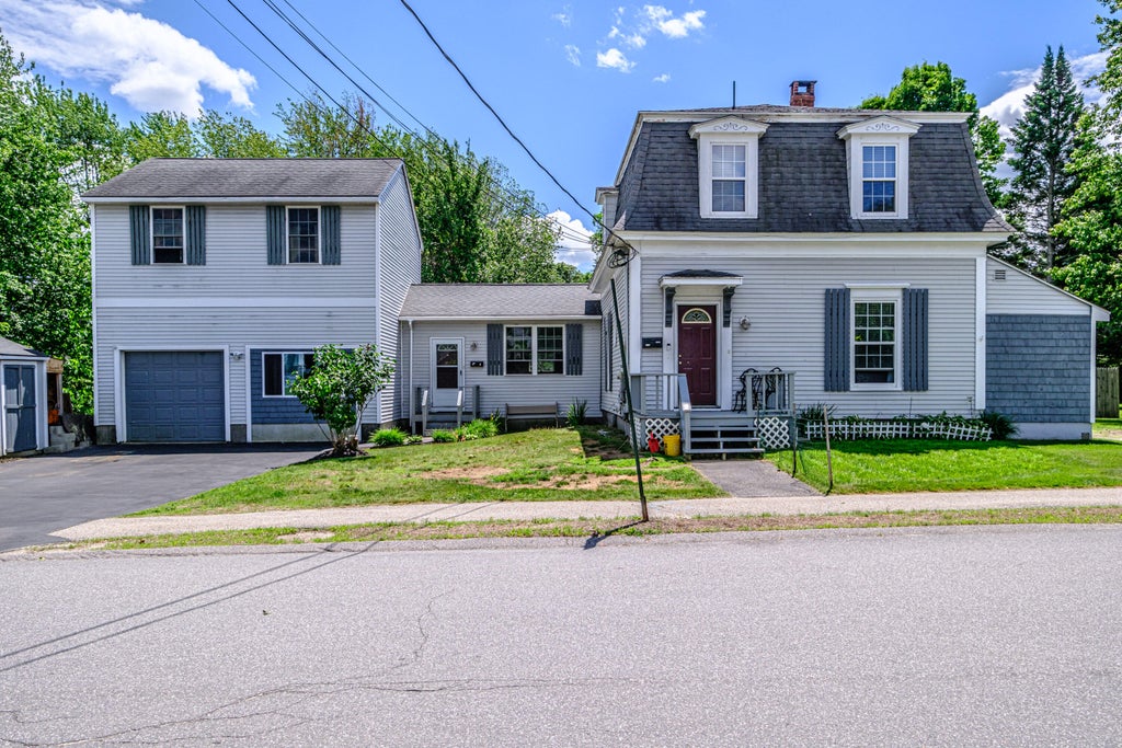 Photo of 27 Bayview Street, Yarmouth, ME 04096 (MLS # 1668406)