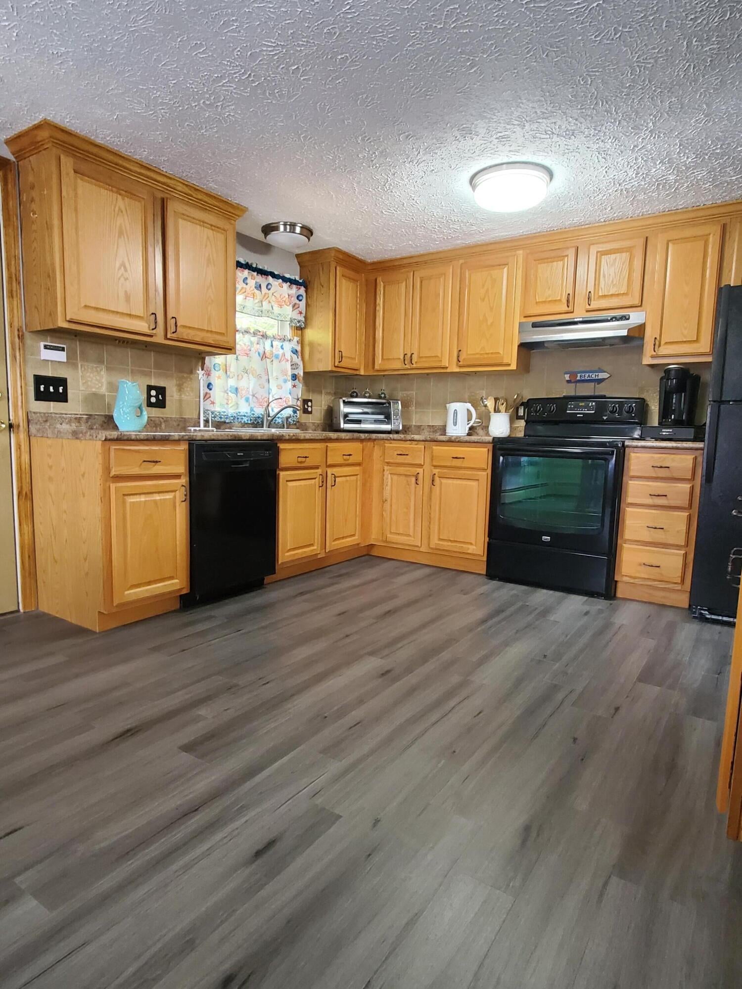 7 Echo Avenue