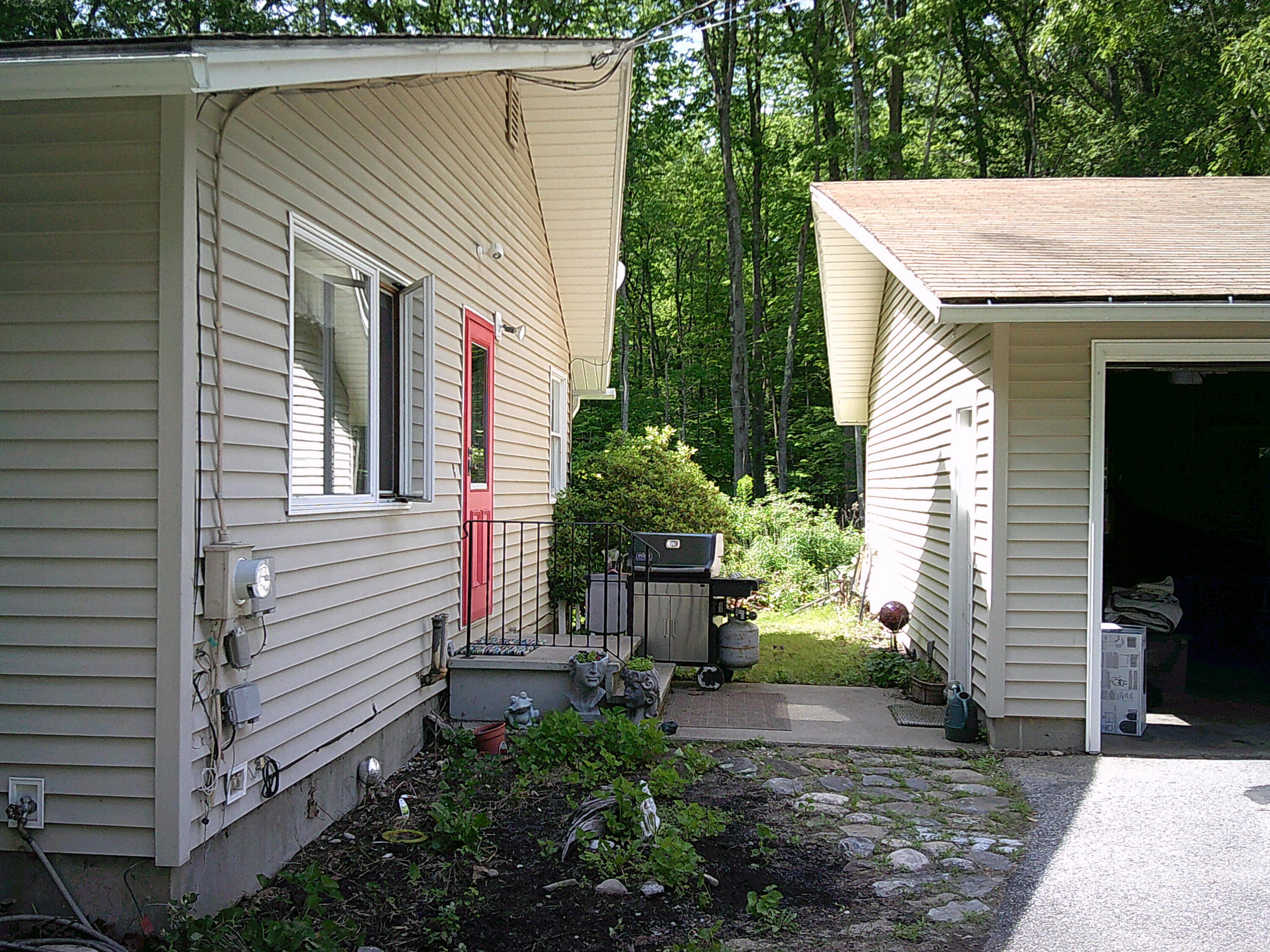 43 Round-The-Pond Road