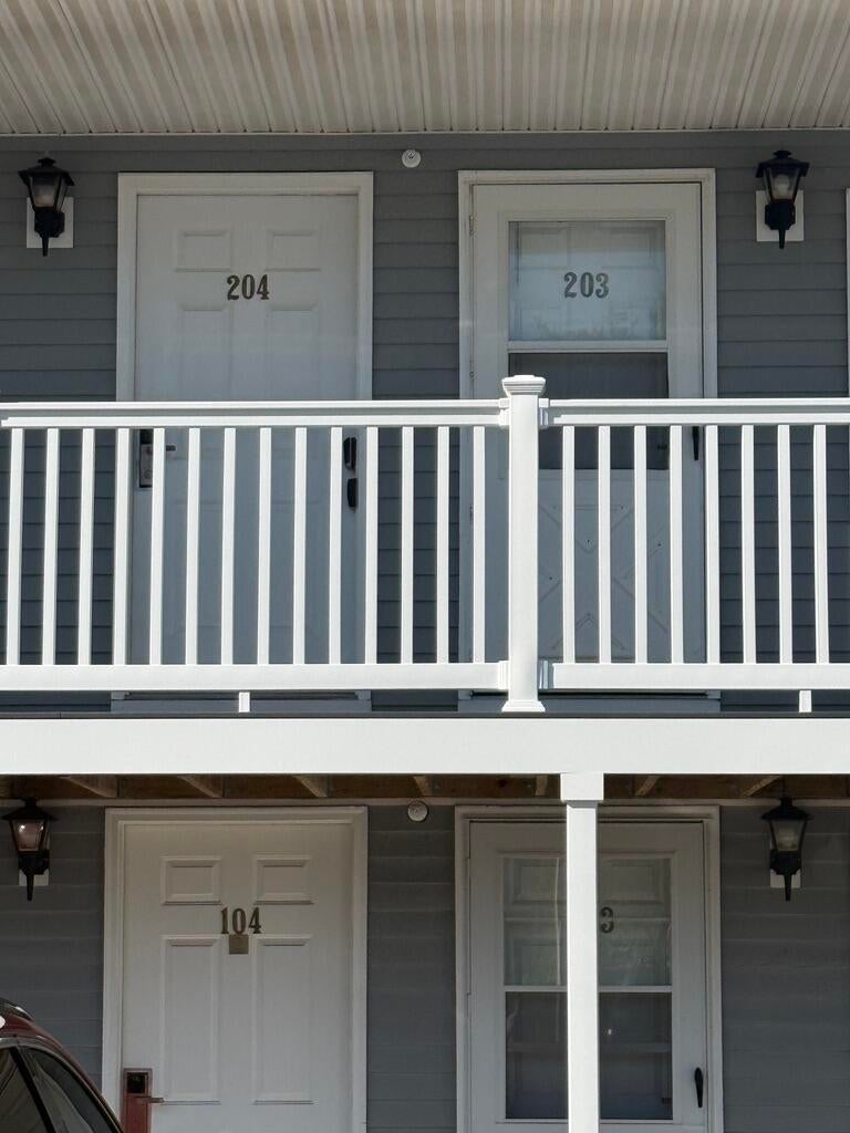 1072 Post Road 204