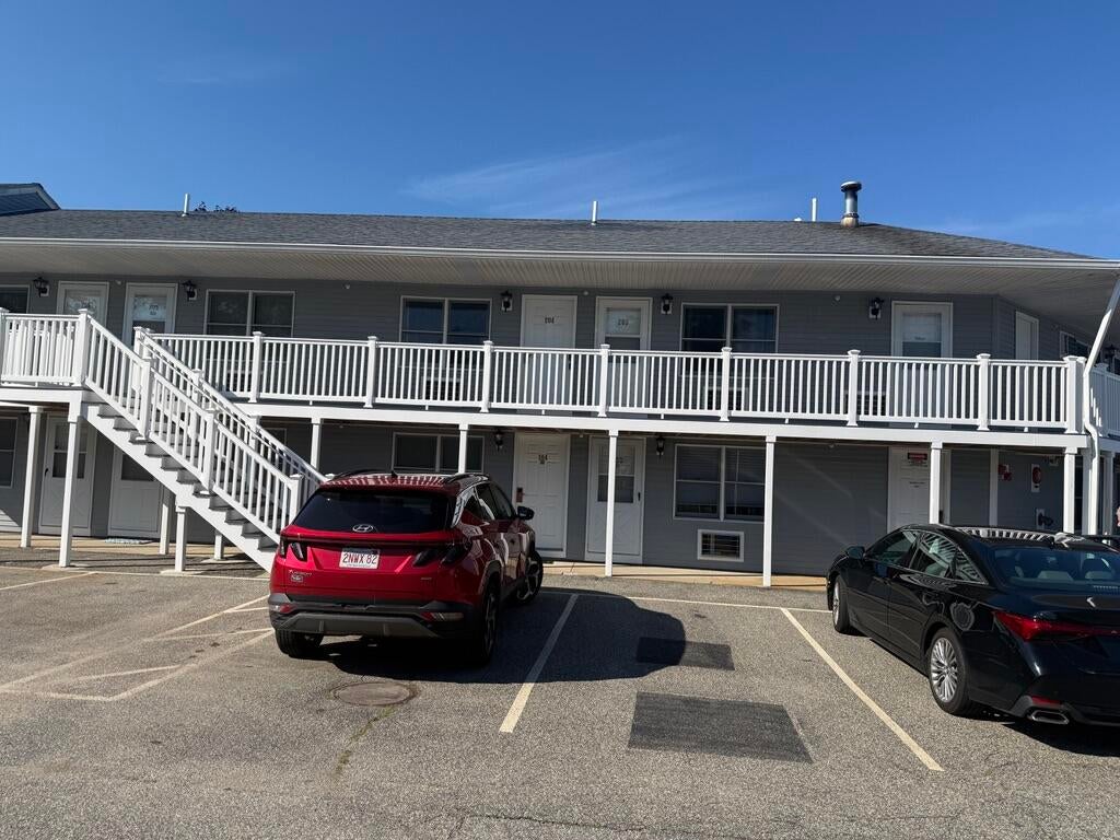 1072 Post Road 204