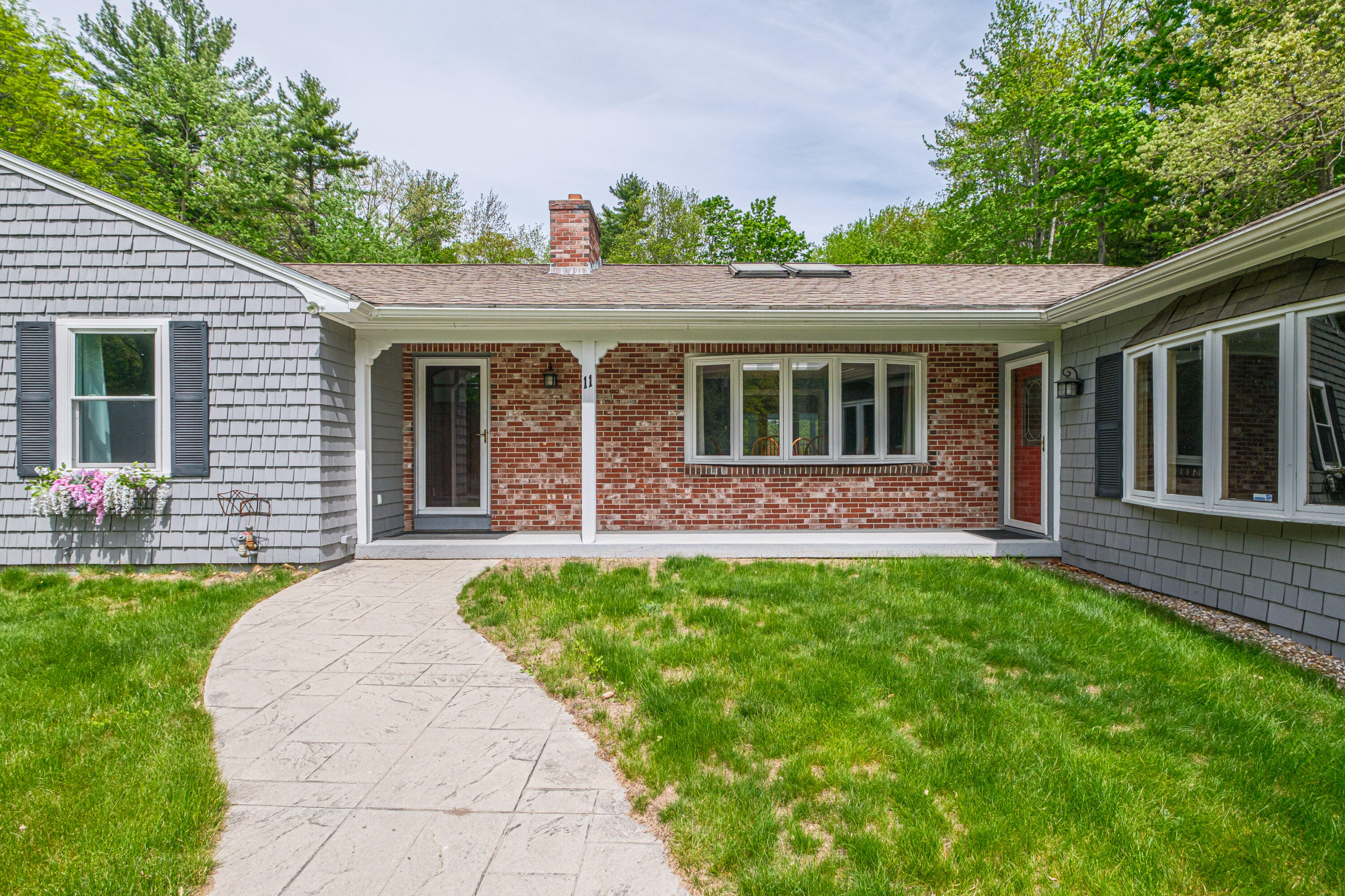 11 Brookside Drive