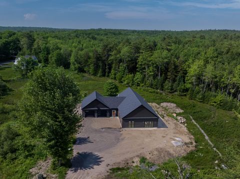 Photo of 40 Smiling Acres Drive, Freeport, ME 04032 (MLS # 1667317)