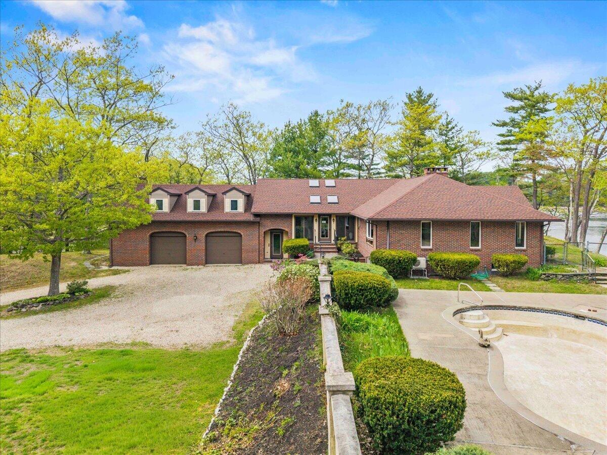 22 Crestwood Drive
