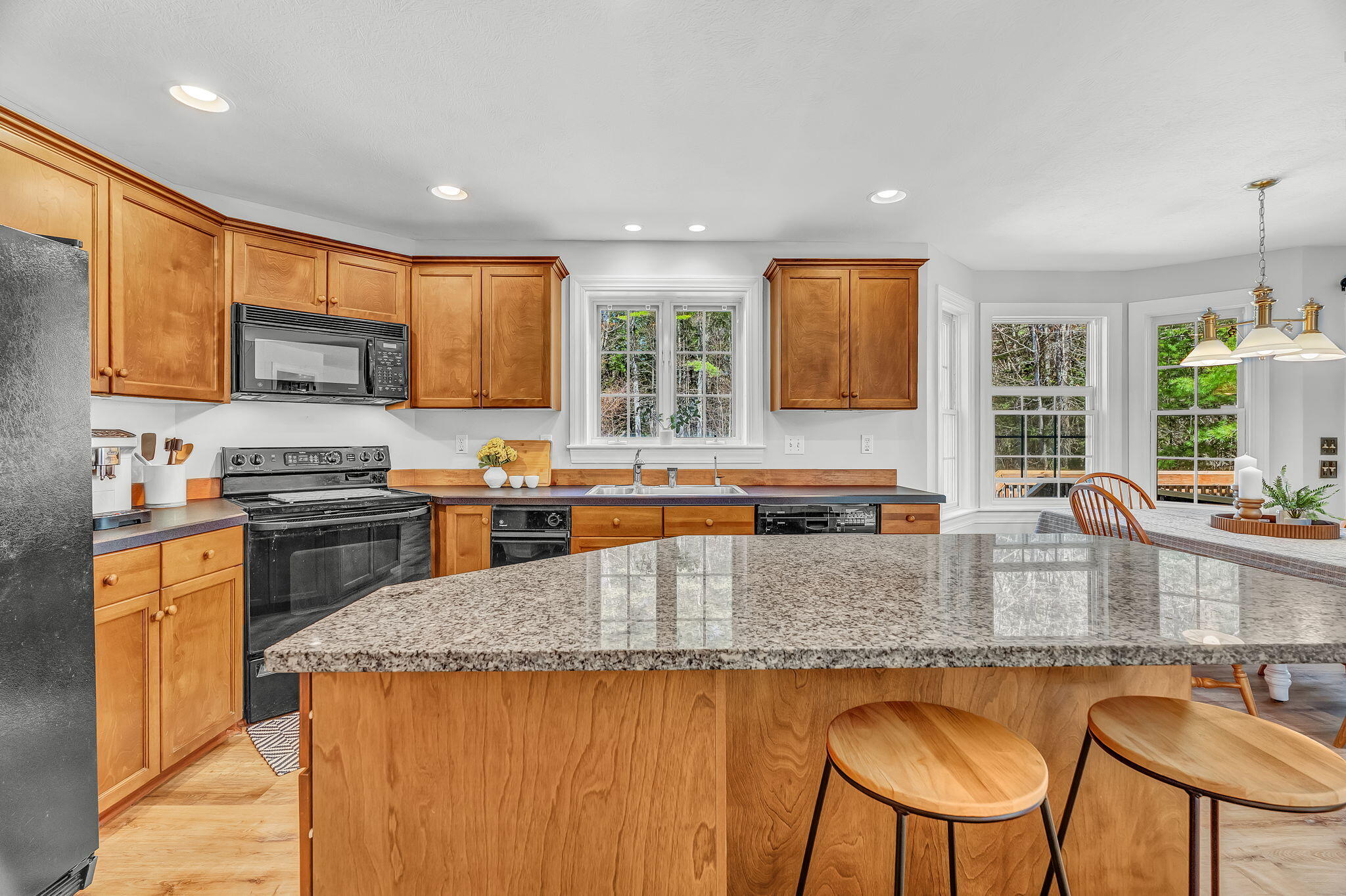 11 Goldenwood Drive