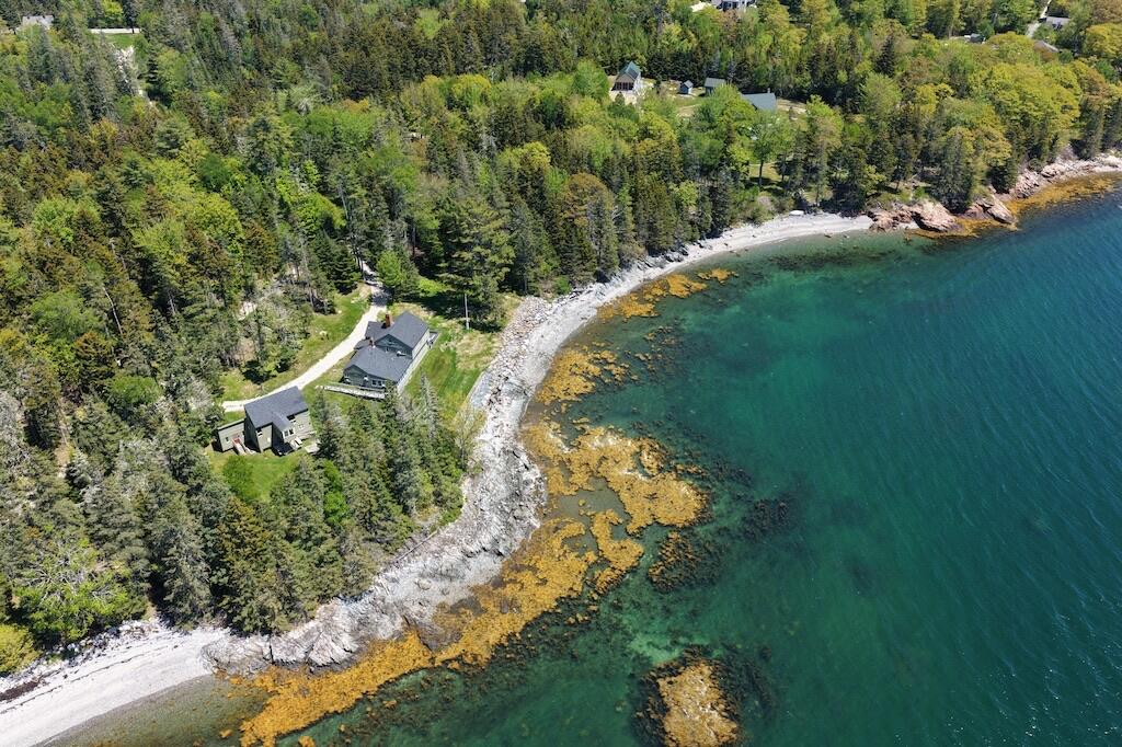 40 Wells Cove Lane