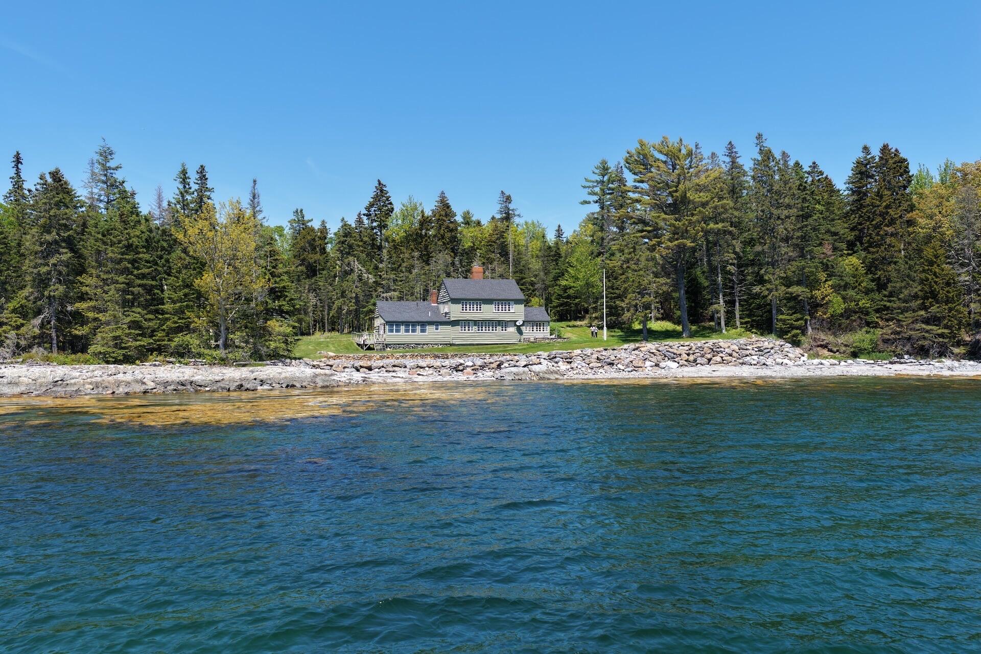 40 Wells Cove Lane