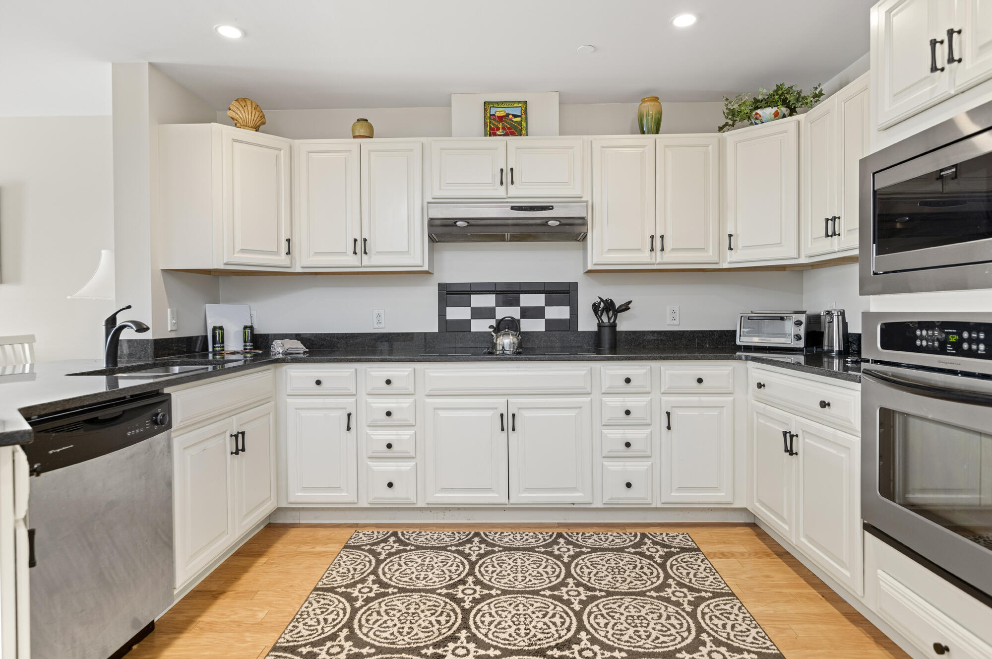 1 E Grand Avenue 503