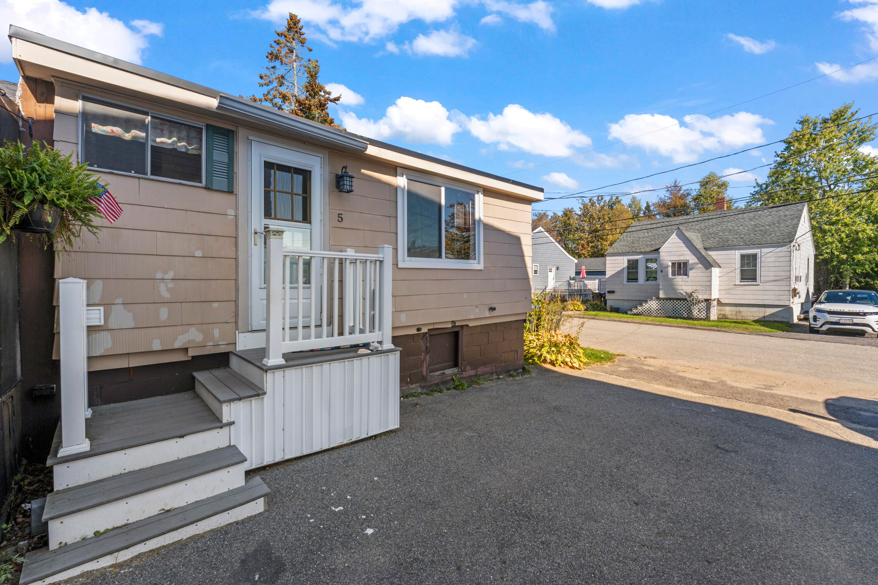 5 Carll Avenue