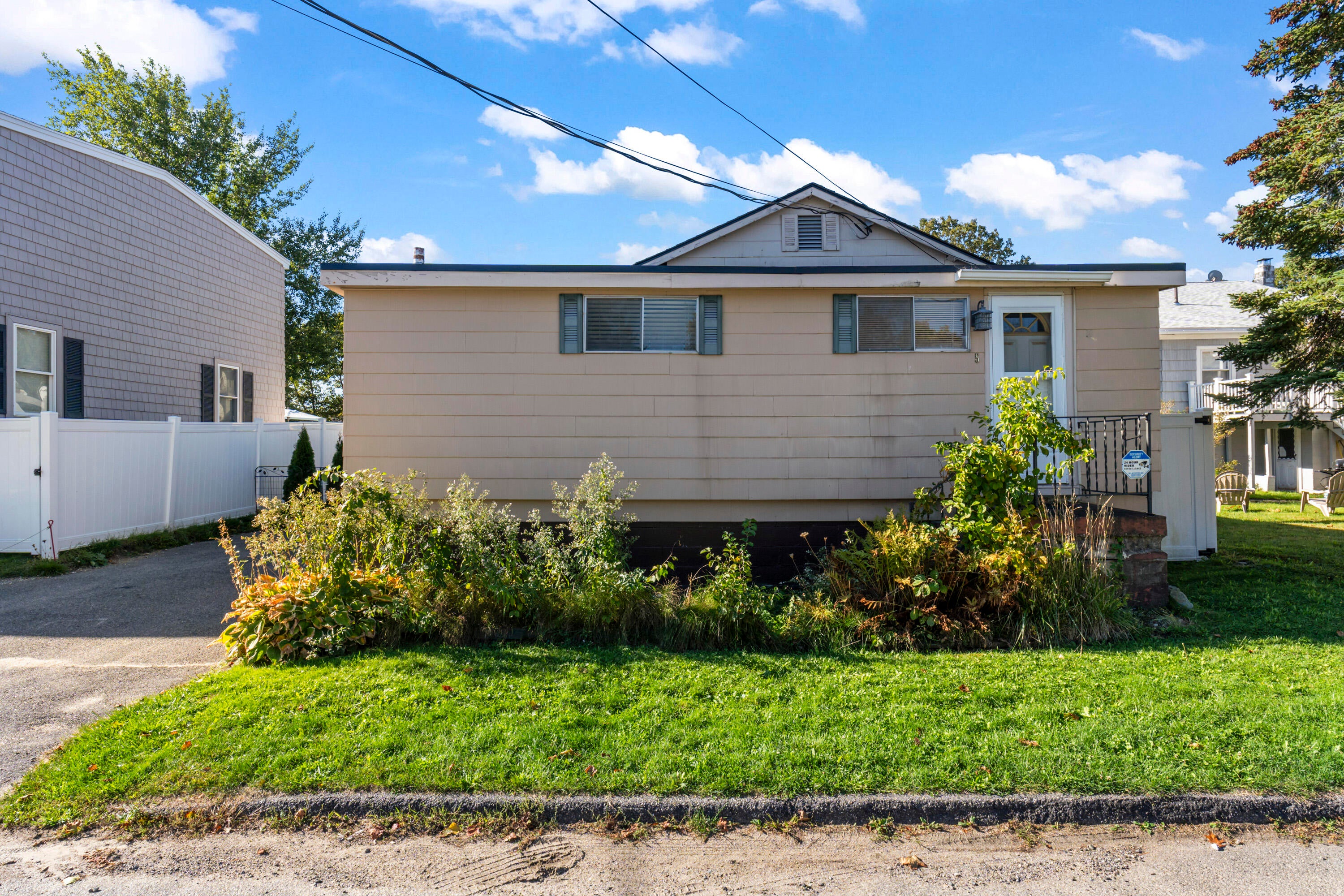 5 Carll Avenue