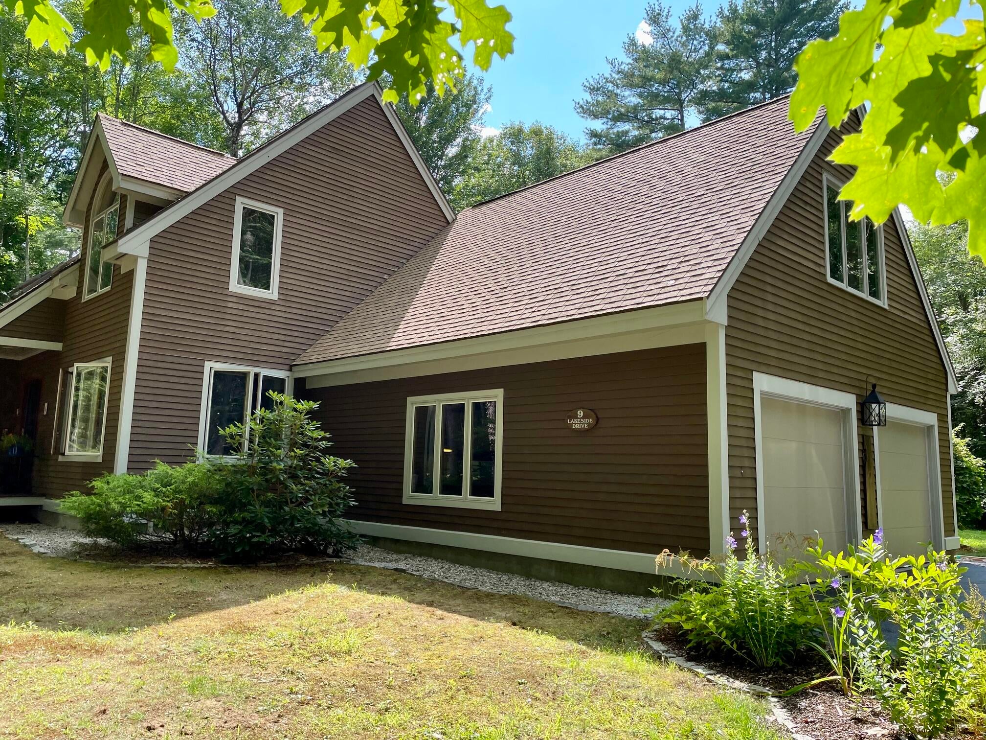 9 Lakeside Drive
