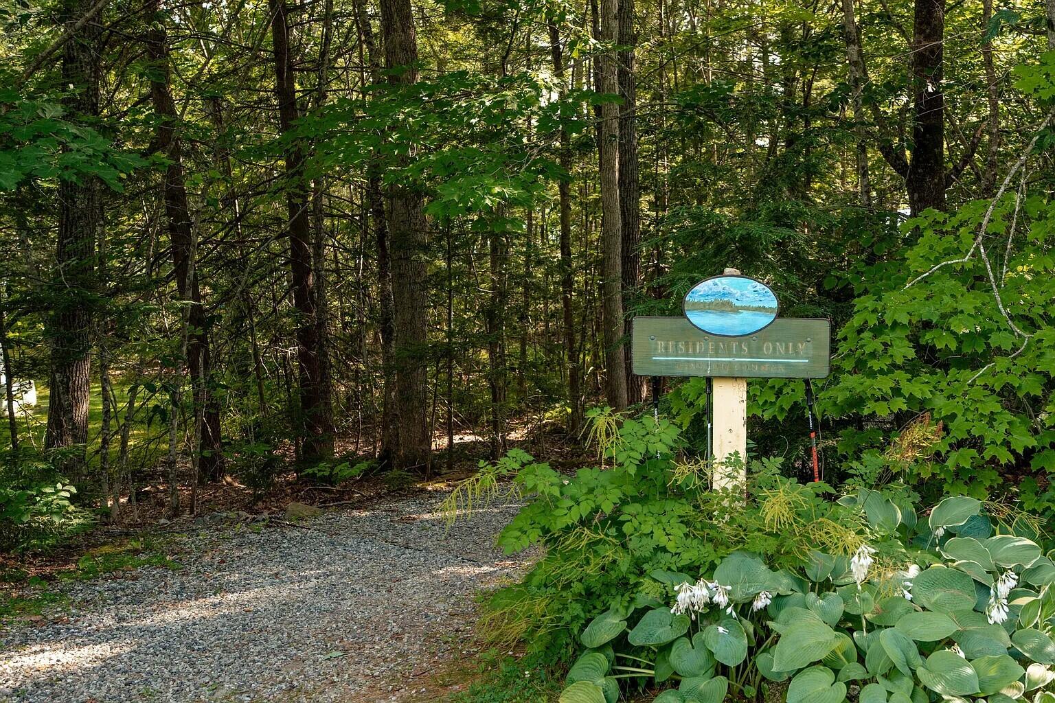 9 Lakeside Drive