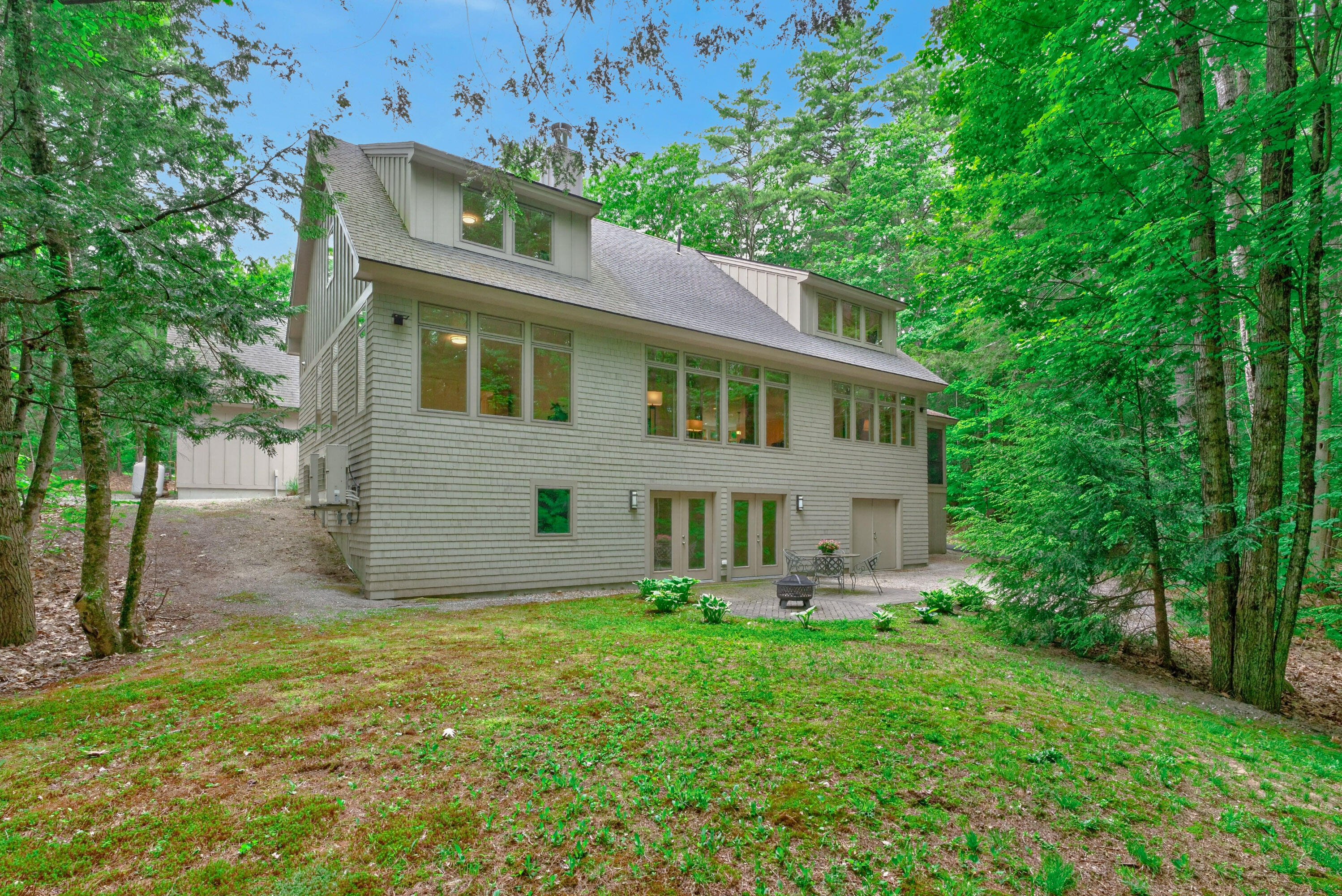 76 Hunter Way