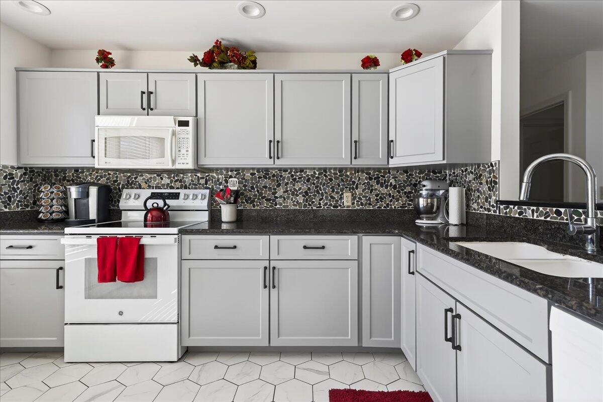 58 Harbor View Dr, Stockton Springs VASH