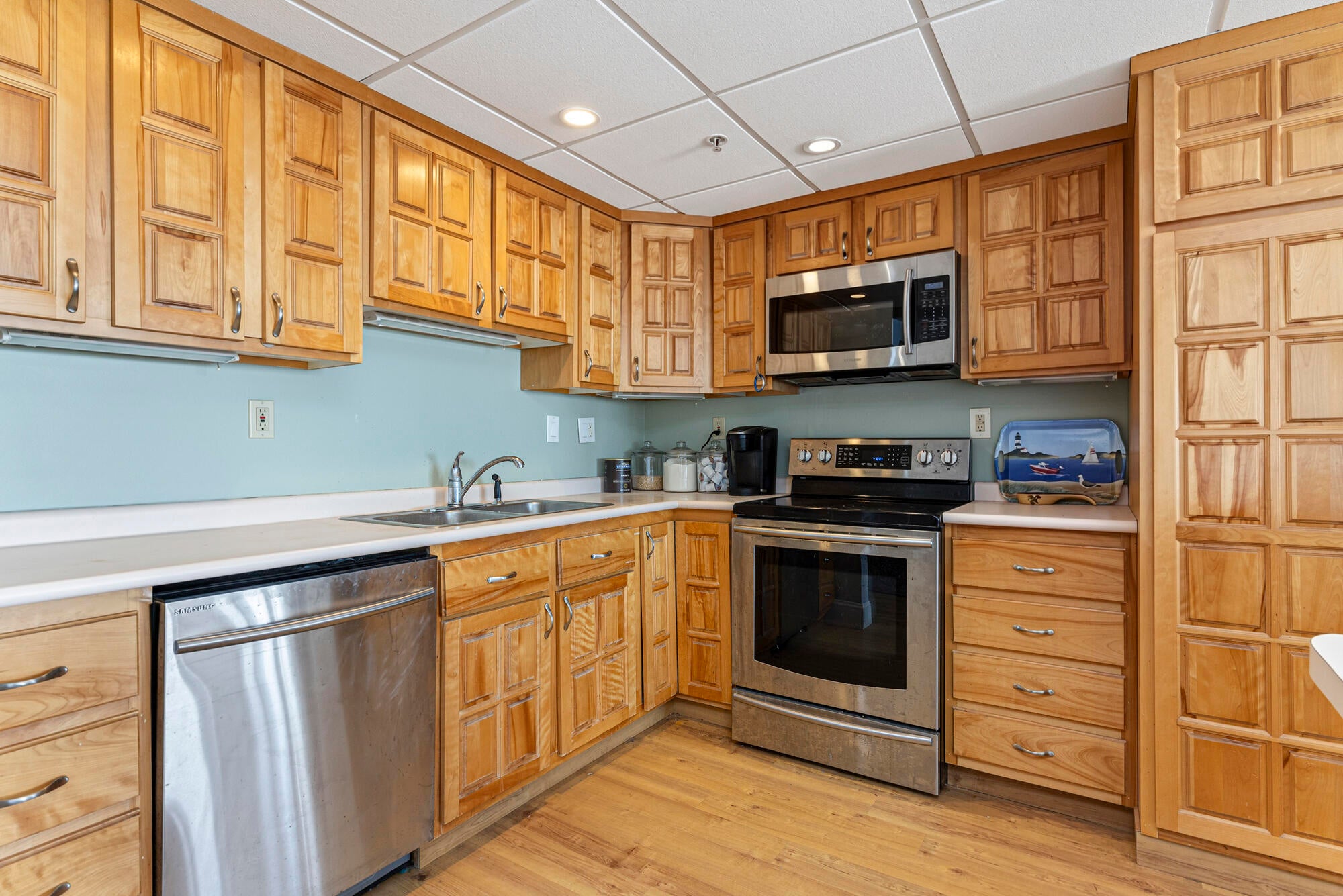 207 E Grand Avenue F3