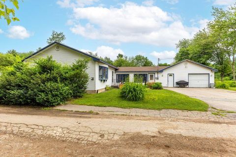 Photo of 3 Willow Lane, Kennebunk, ME 04043 (MLS # 1668587)