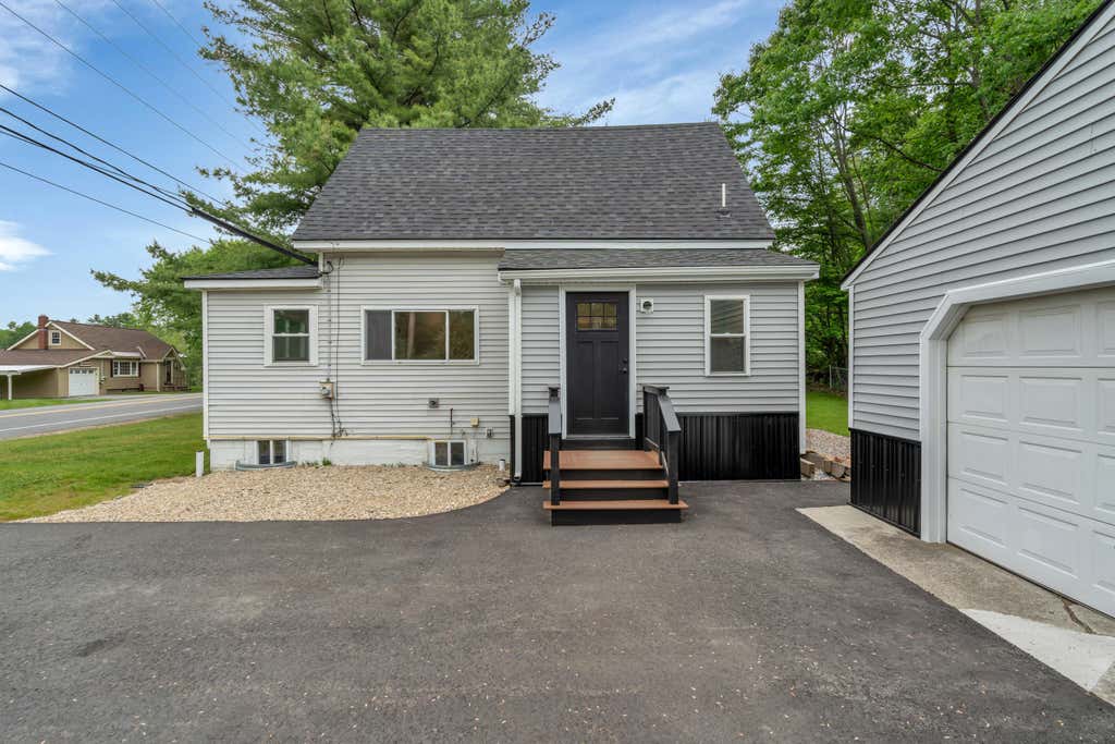 Photo of 1618 Hotel Road, Auburn, ME 04210 (MLS # 1666020)