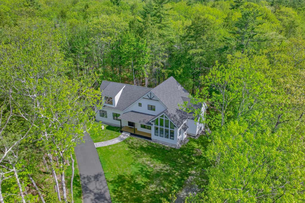 Photo of 4 Red Oak Drive, Falmouth, ME 04105 (MLS # 1668095)