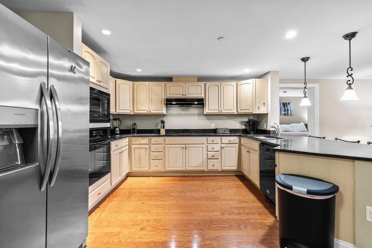 1 E Grand Avenue 309