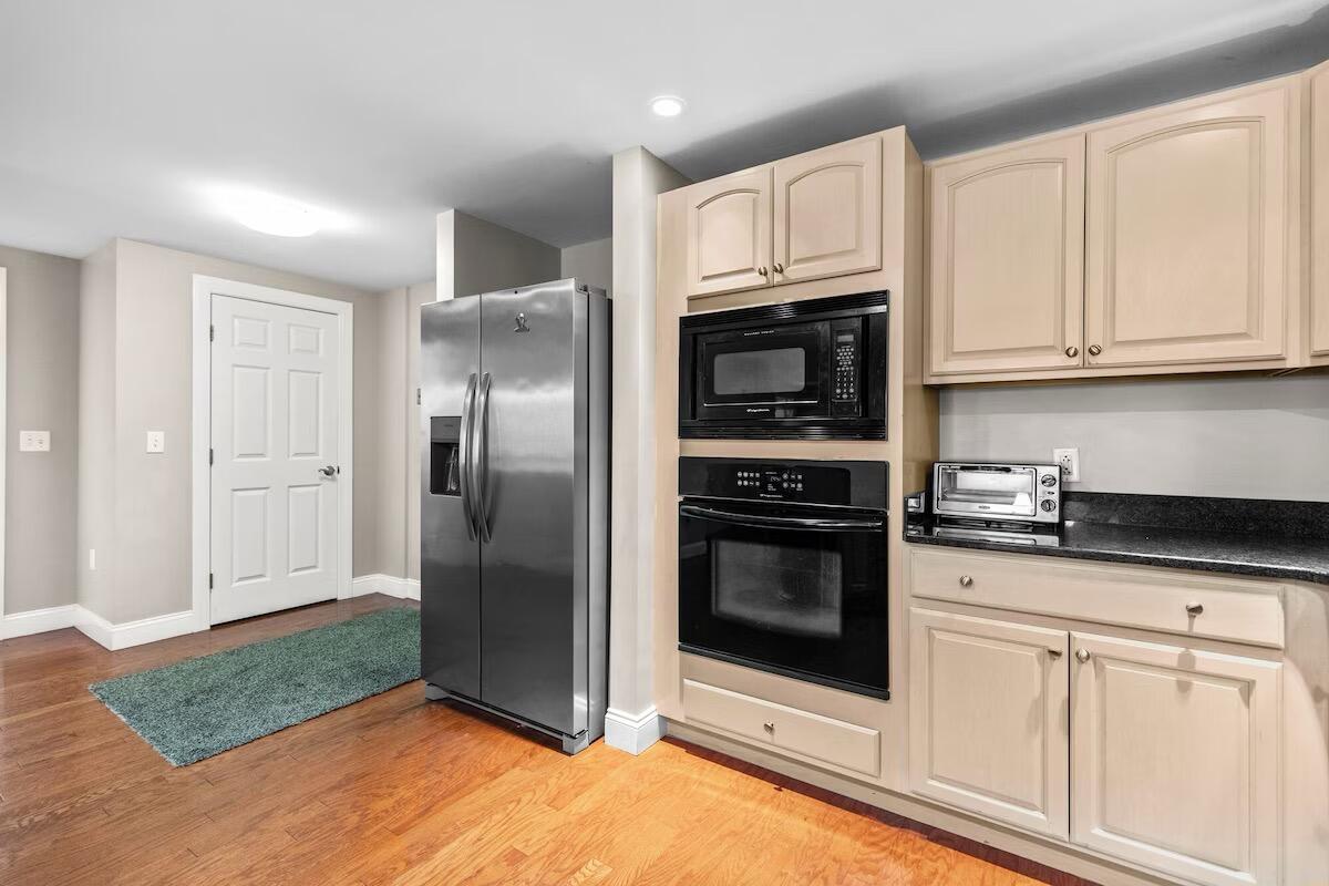 1 E Grand Avenue 309