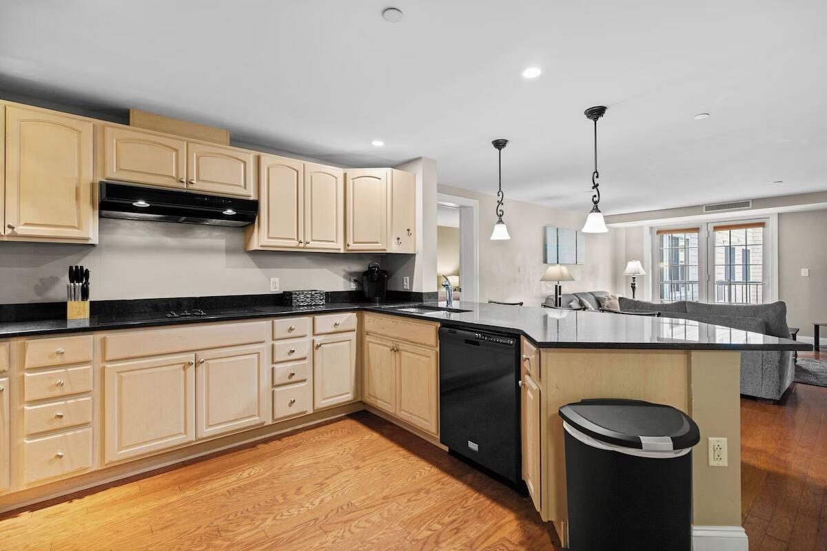 1 E Grand Avenue 309