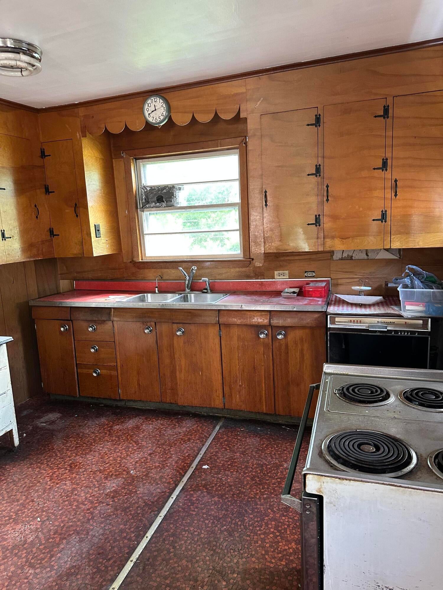 1045 W Ossipee Trail W