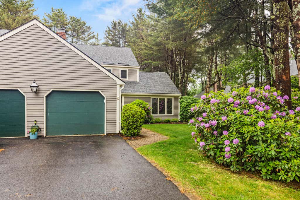 Photo of 12 Foreside Common #12, Falmouth, ME 04105 (MLS # 1667639)