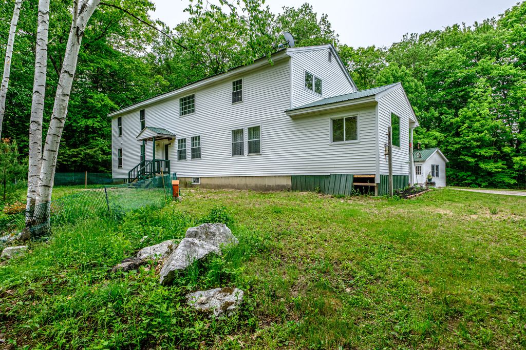Photo of 28 Robinson Hill Road, Oxford, ME 04270 (MLS # 1665232)
