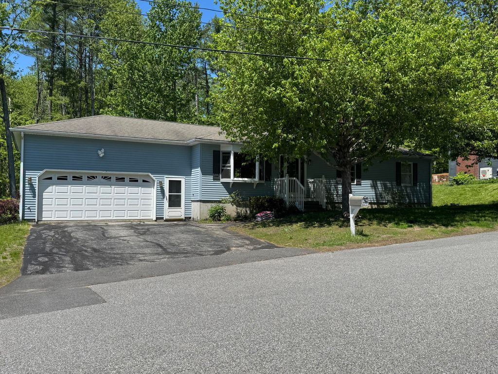 Photo of 14 Kensington Terrace, Lewiston, ME 04240 (MLS # 1664914)