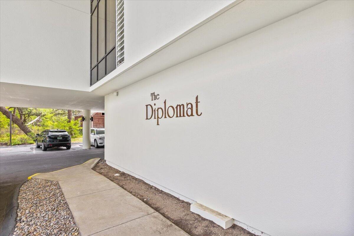 215 E Grand Avenue 404