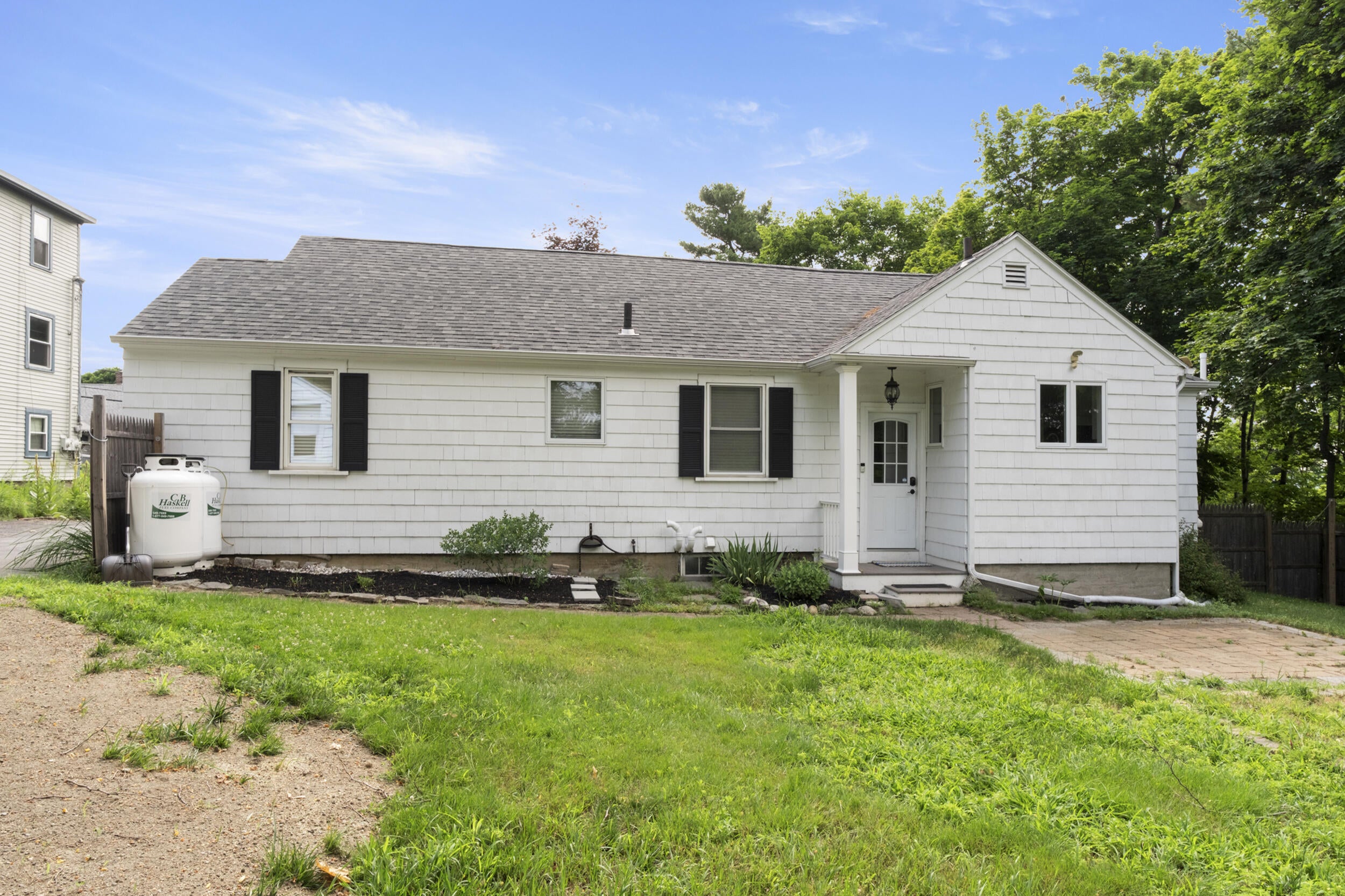 10 Blaine Avenue