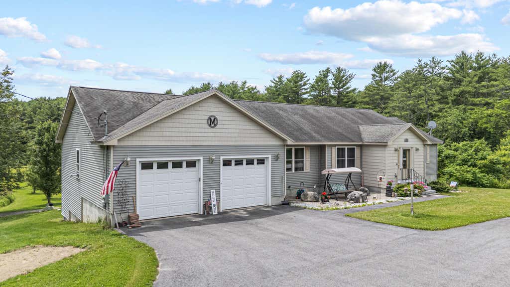 Photo of 2 Victoria Drive, Gray, ME 04039 (MLS # 1669267)