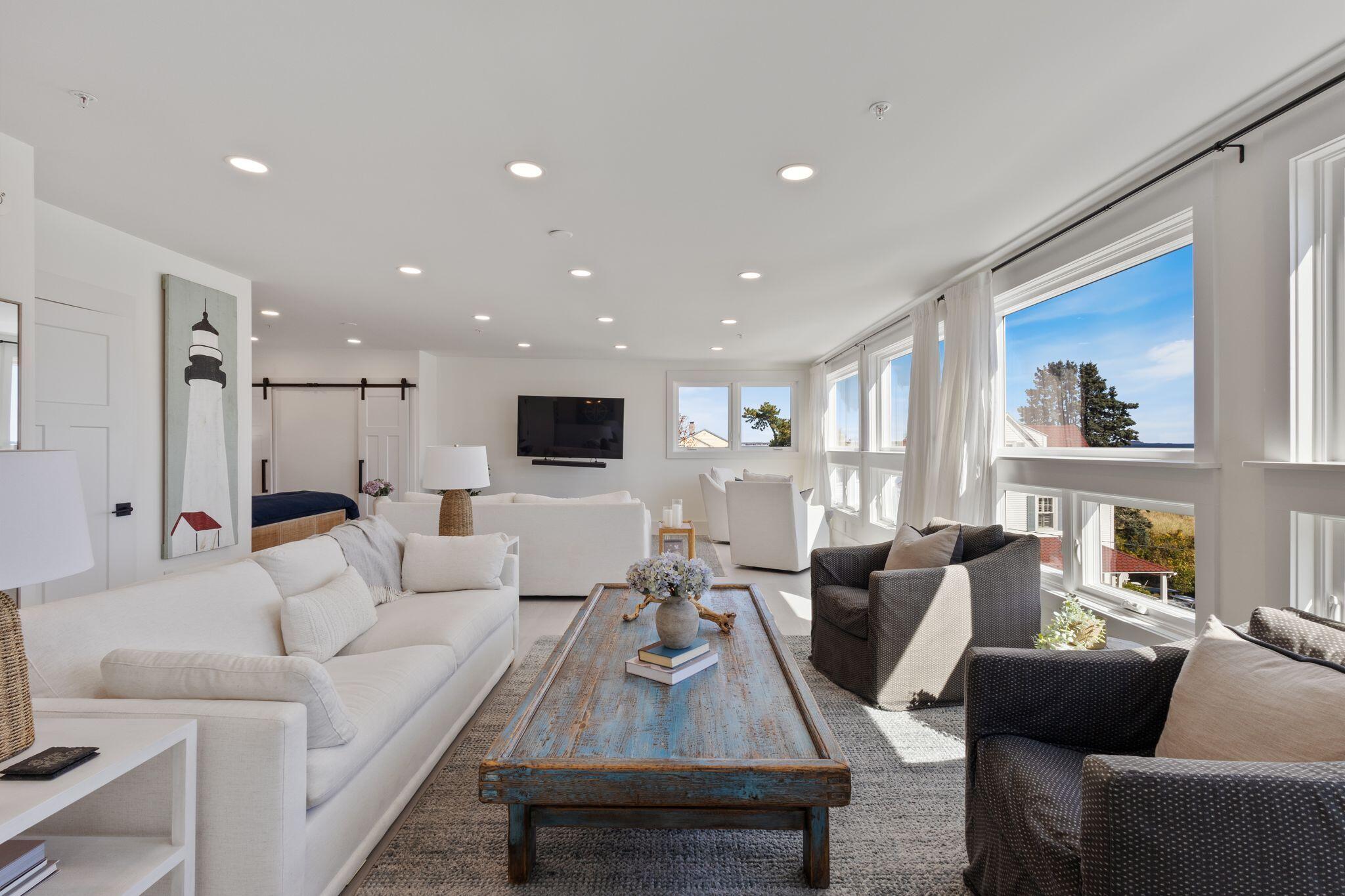 3 Bay Avenue 24