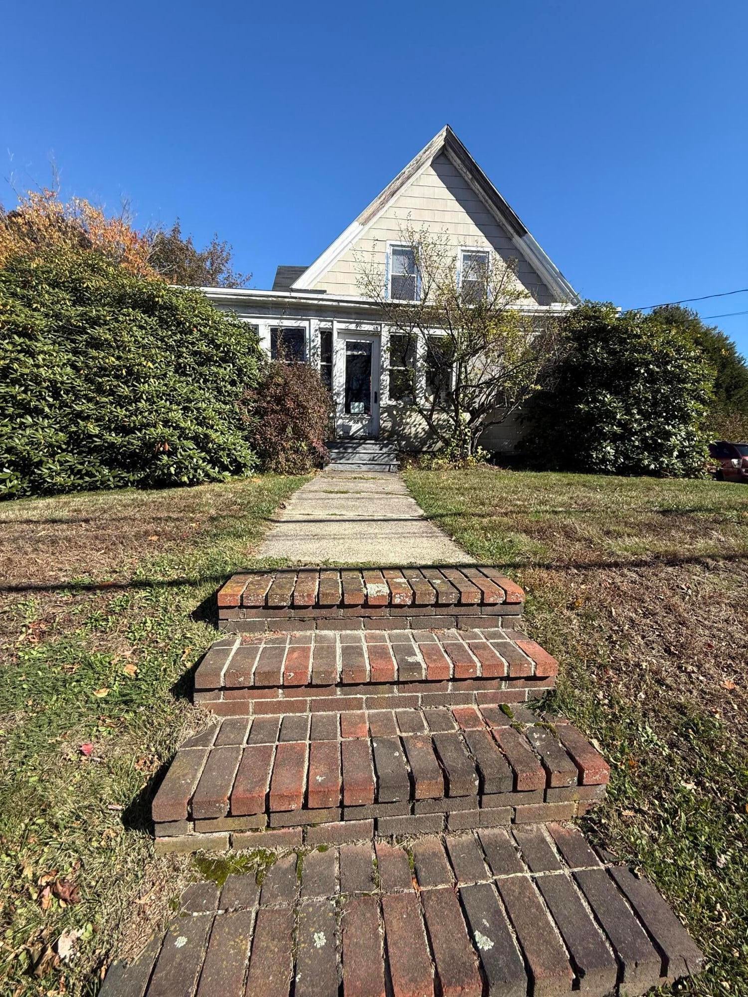 98 Evans Street