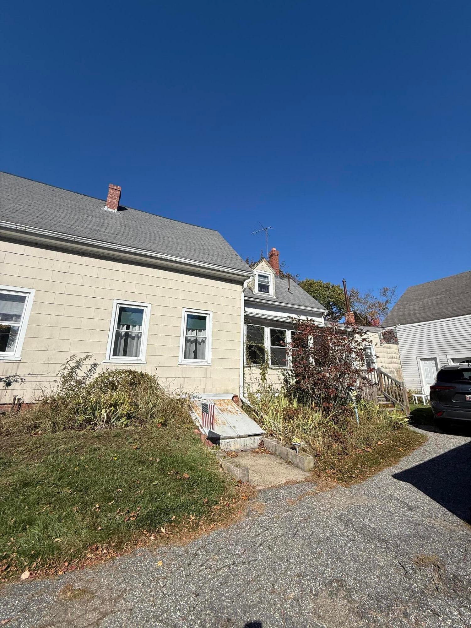 98 Evans Street