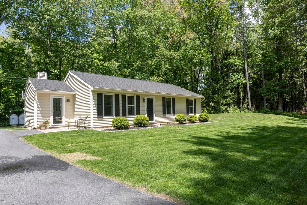 Photo of 211 Broadturn Road, Scarborough, ME 04074 (MLS # 1665554)