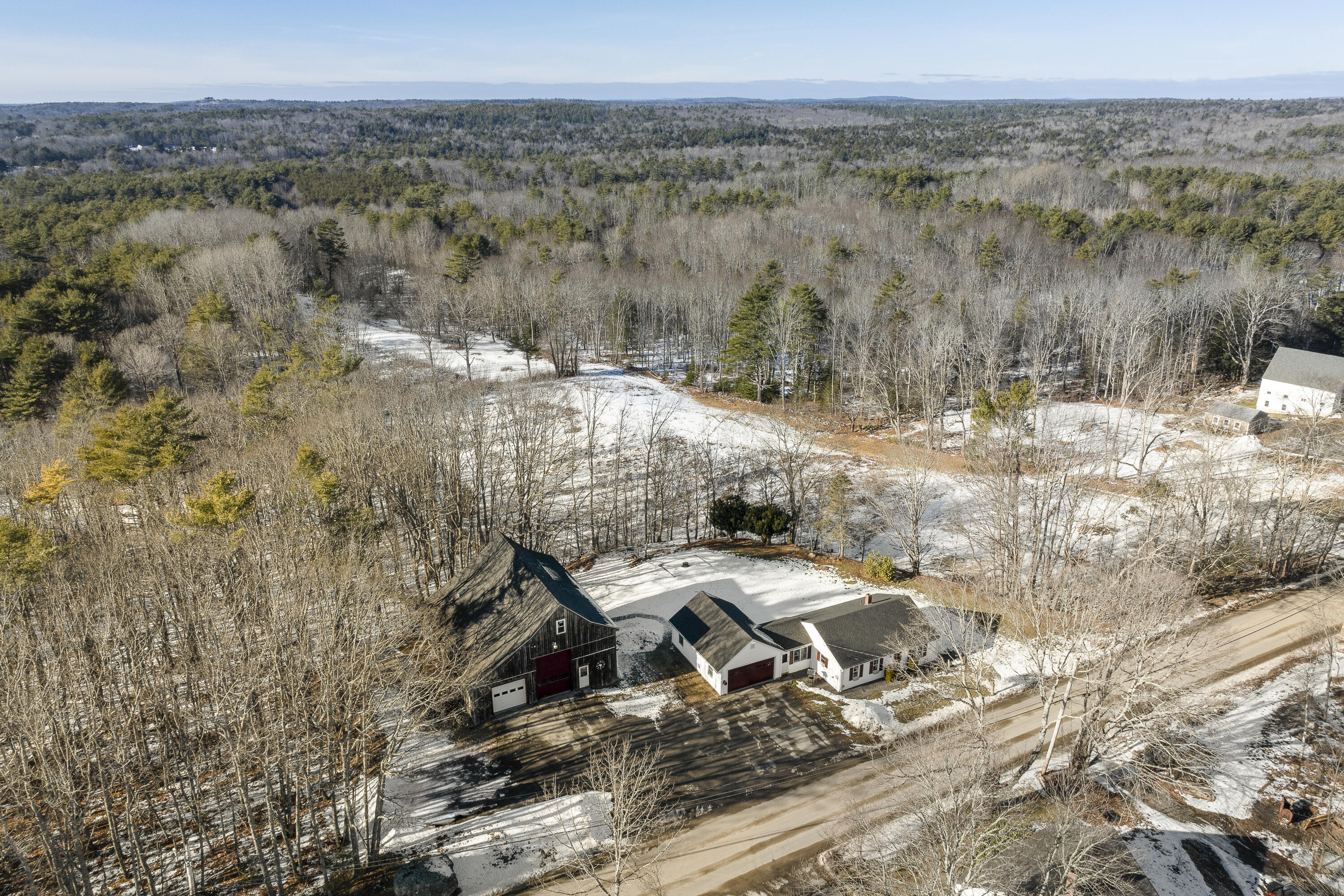 16 E Neck Road