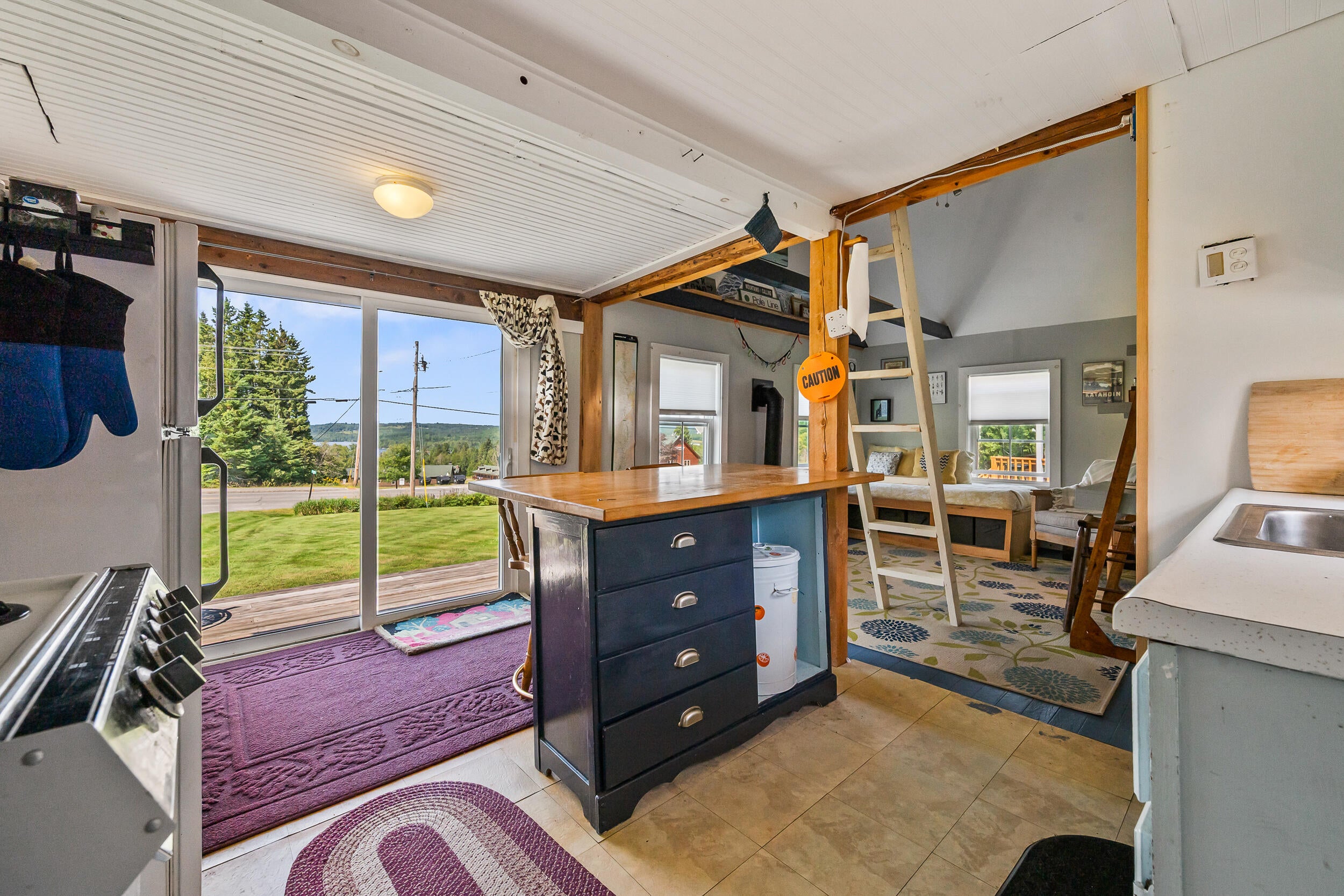 2215 Main Street 5