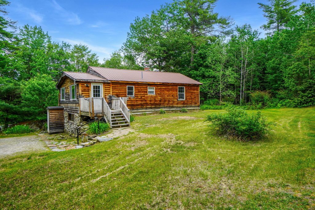 Photo of 401 Vernon Street, Bethel, ME 04217 (MLS # 1666928)